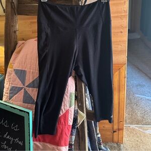 Capri leggings — athletic
